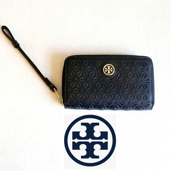 Handbags - 🌻SOLD🌻 Tory Burch Robinson Wristlet Wallet